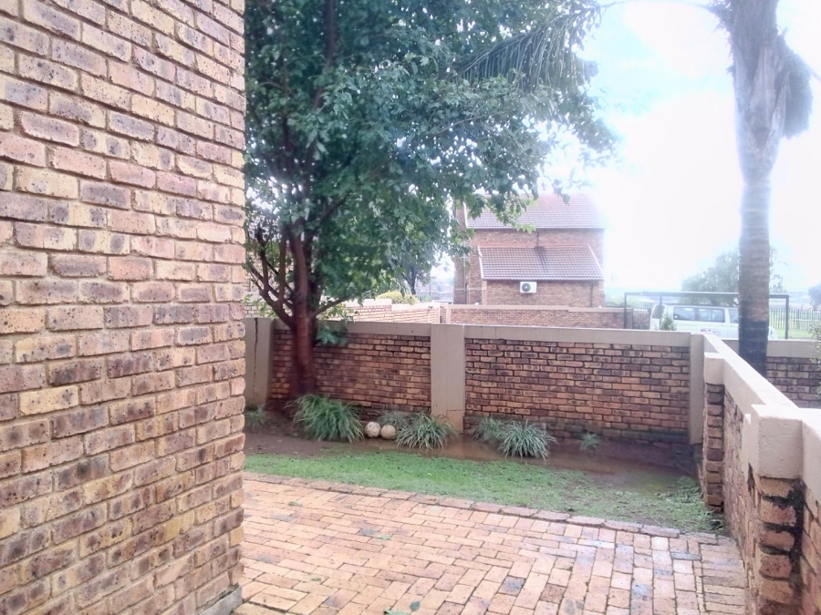 2 Bedroom Property for Sale in Heuwelsig Estate Gauteng