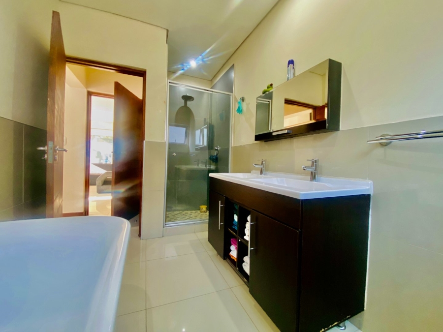 4 Bedroom Property for Sale in Noordwyk Gauteng