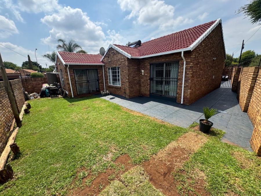 3 Bedroom Property for Sale in Rooihuiskraal North Gauteng