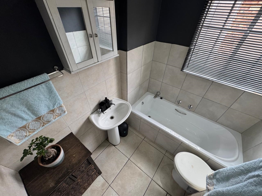 3 Bedroom Property for Sale in Rooihuiskraal North Gauteng