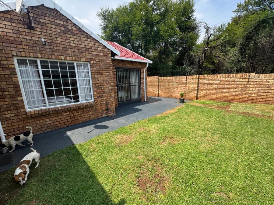 3 Bedroom Property for Sale in Rooihuiskraal North Gauteng