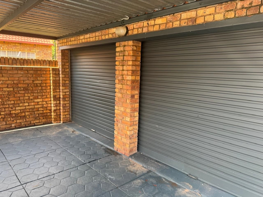 3 Bedroom Property for Sale in Rooihuiskraal North Gauteng