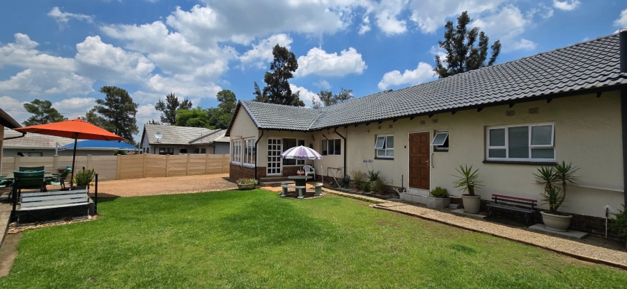5 Bedroom Property for Sale in Brackendowns Gauteng