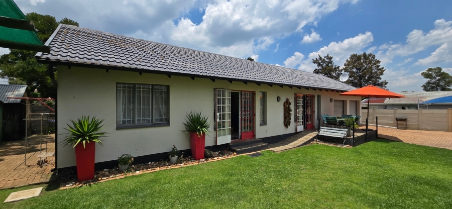 5 Bedroom Property for Sale in Brackendowns Gauteng