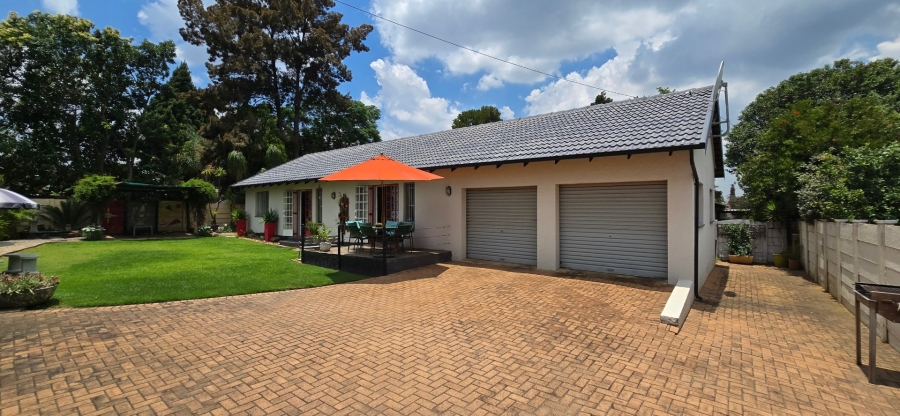 5 Bedroom Property for Sale in Brackendowns Gauteng