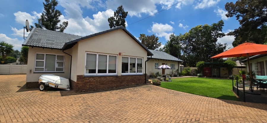 5 Bedroom Property for Sale in Brackendowns Gauteng