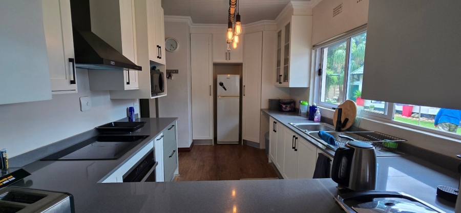 5 Bedroom Property for Sale in Brackendowns Gauteng