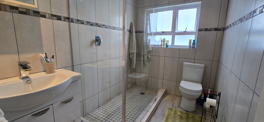 5 Bedroom Property for Sale in Brackendowns Gauteng