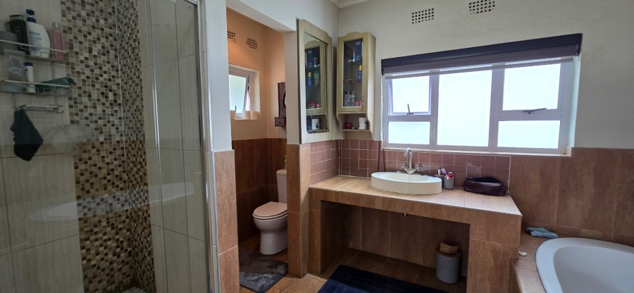 5 Bedroom Property for Sale in Brackendowns Gauteng