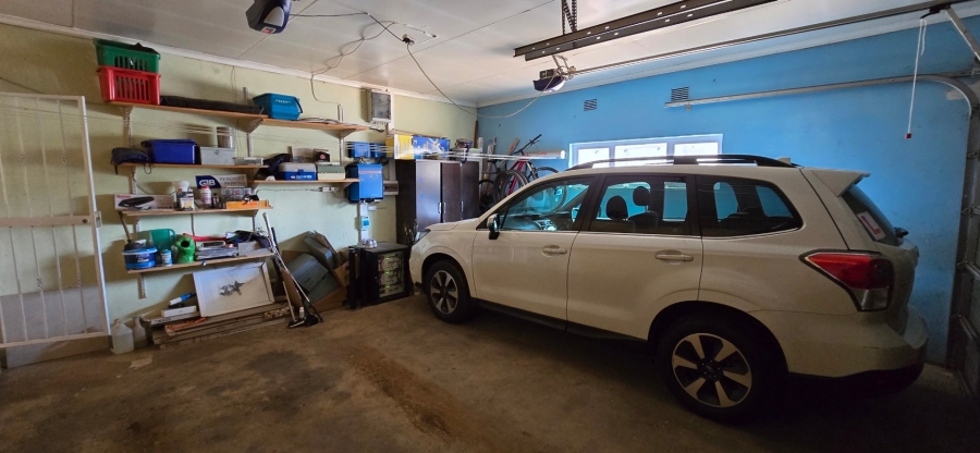 5 Bedroom Property for Sale in Brackendowns Gauteng