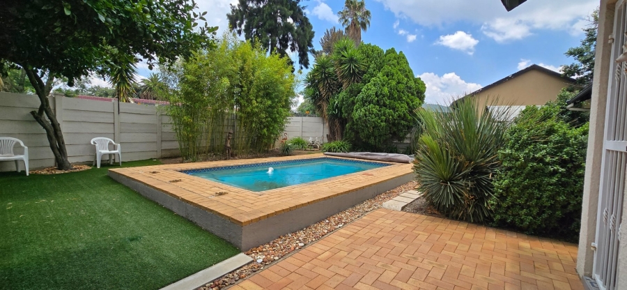 5 Bedroom Property for Sale in Brackendowns Gauteng