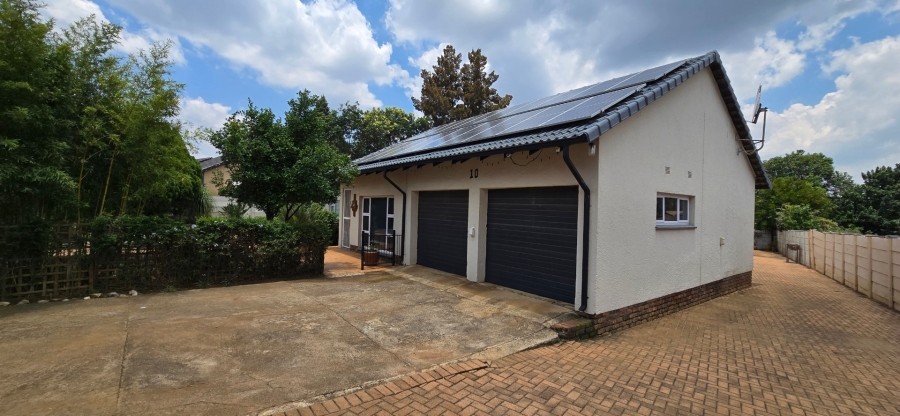 5 Bedroom Property for Sale in Brackendowns Gauteng