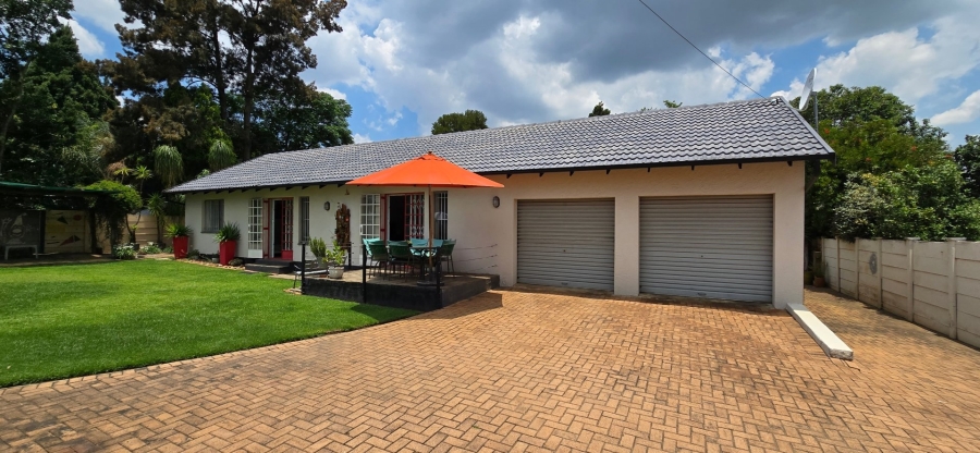 5 Bedroom Property for Sale in Brackendowns Gauteng