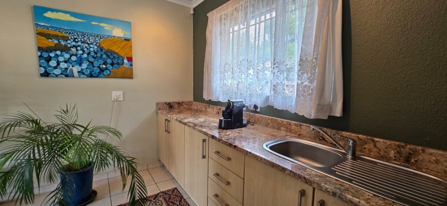 5 Bedroom Property for Sale in Brackendowns Gauteng