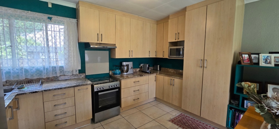 5 Bedroom Property for Sale in Brackendowns Gauteng