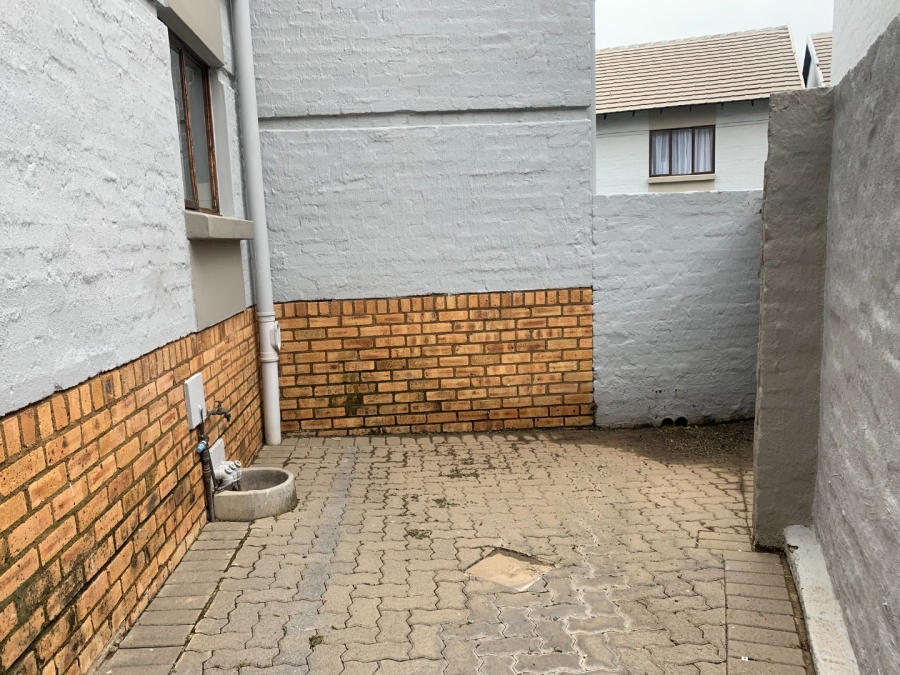 2 Bedroom Property for Sale in Halfway Gardens Gauteng