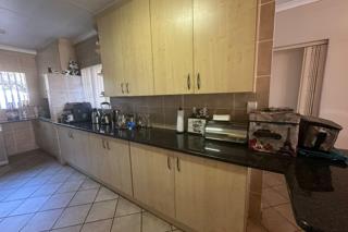 To Let 3 Bedroom Property for Rent in Thatchfield Close Gauteng