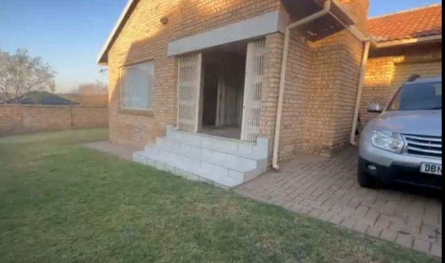 To Let 3 Bedroom Property for Rent in Thatchfield Close Gauteng