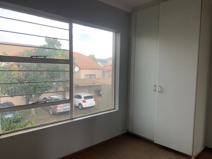 2 Bedroom Property for Sale in Heuwelsig Estate Gauteng