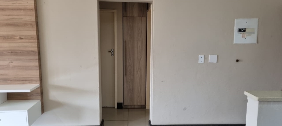 To Let 2 Bedroom Property for Rent in Klippoortjie Gauteng