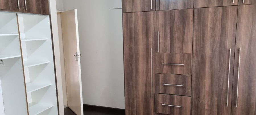 To Let 2 Bedroom Property for Rent in Klippoortjie Gauteng