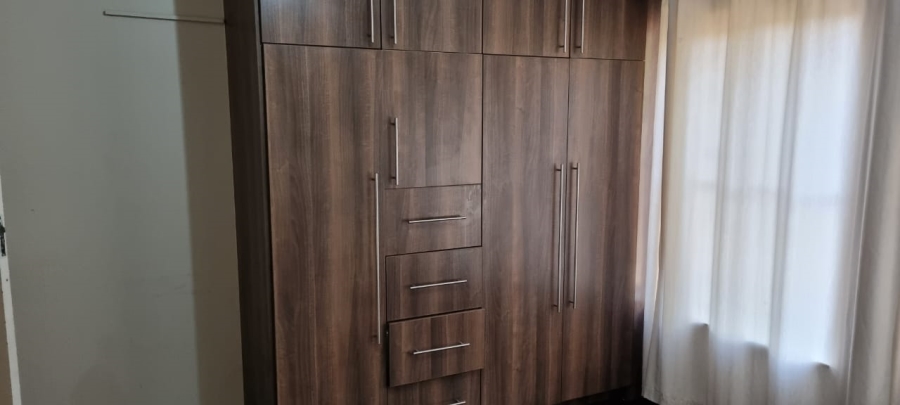 To Let 2 Bedroom Property for Rent in Klippoortjie Gauteng