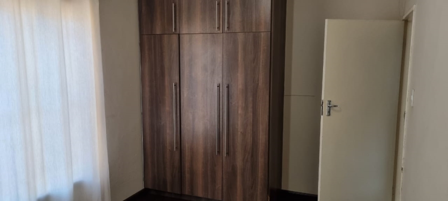 To Let 2 Bedroom Property for Rent in Klippoortjie Gauteng