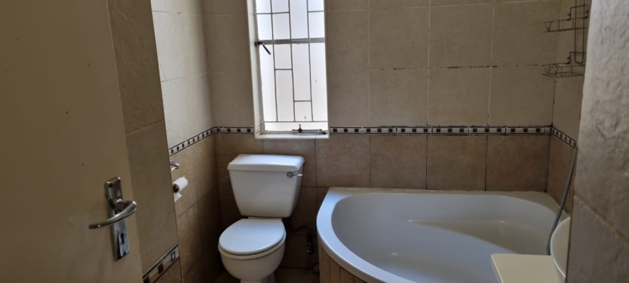 To Let 2 Bedroom Property for Rent in Klippoortjie Gauteng