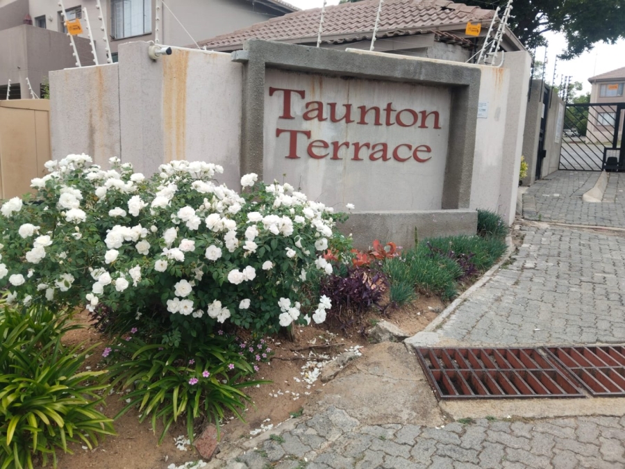 2 Bedroom Property for Sale in Vorna Valley Gauteng