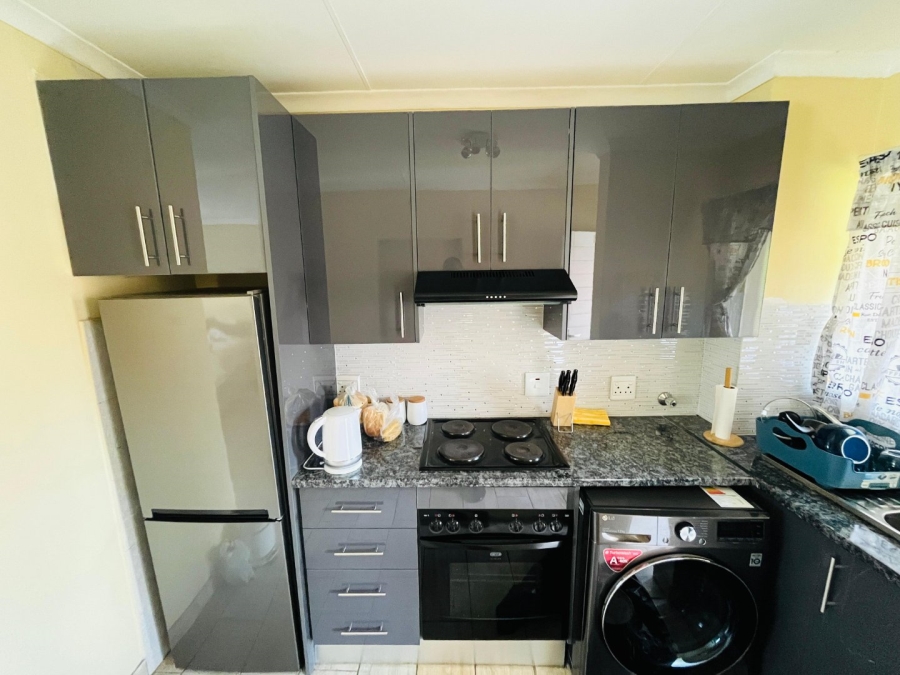 1 Bedroom Property for Sale in Buccleuch Gauteng