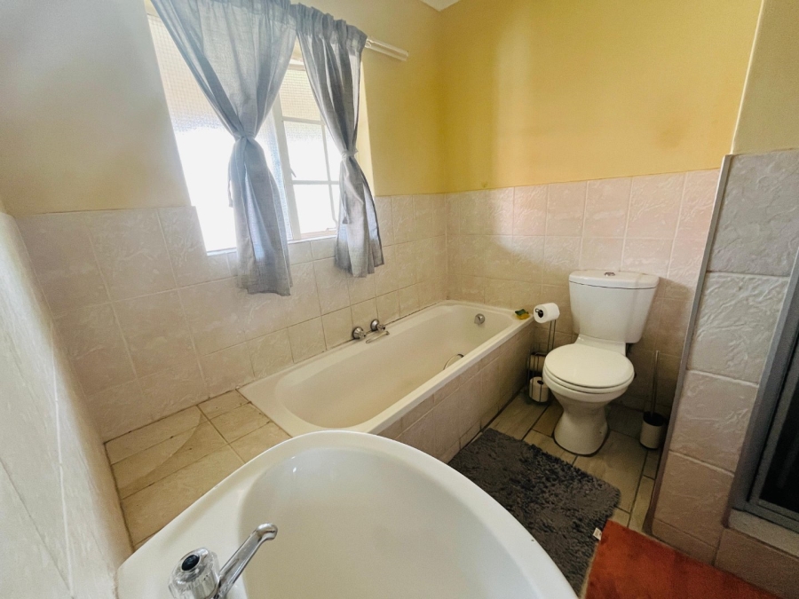 1 Bedroom Property for Sale in Buccleuch Gauteng