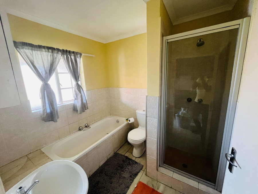 1 Bedroom Property for Sale in Buccleuch Gauteng