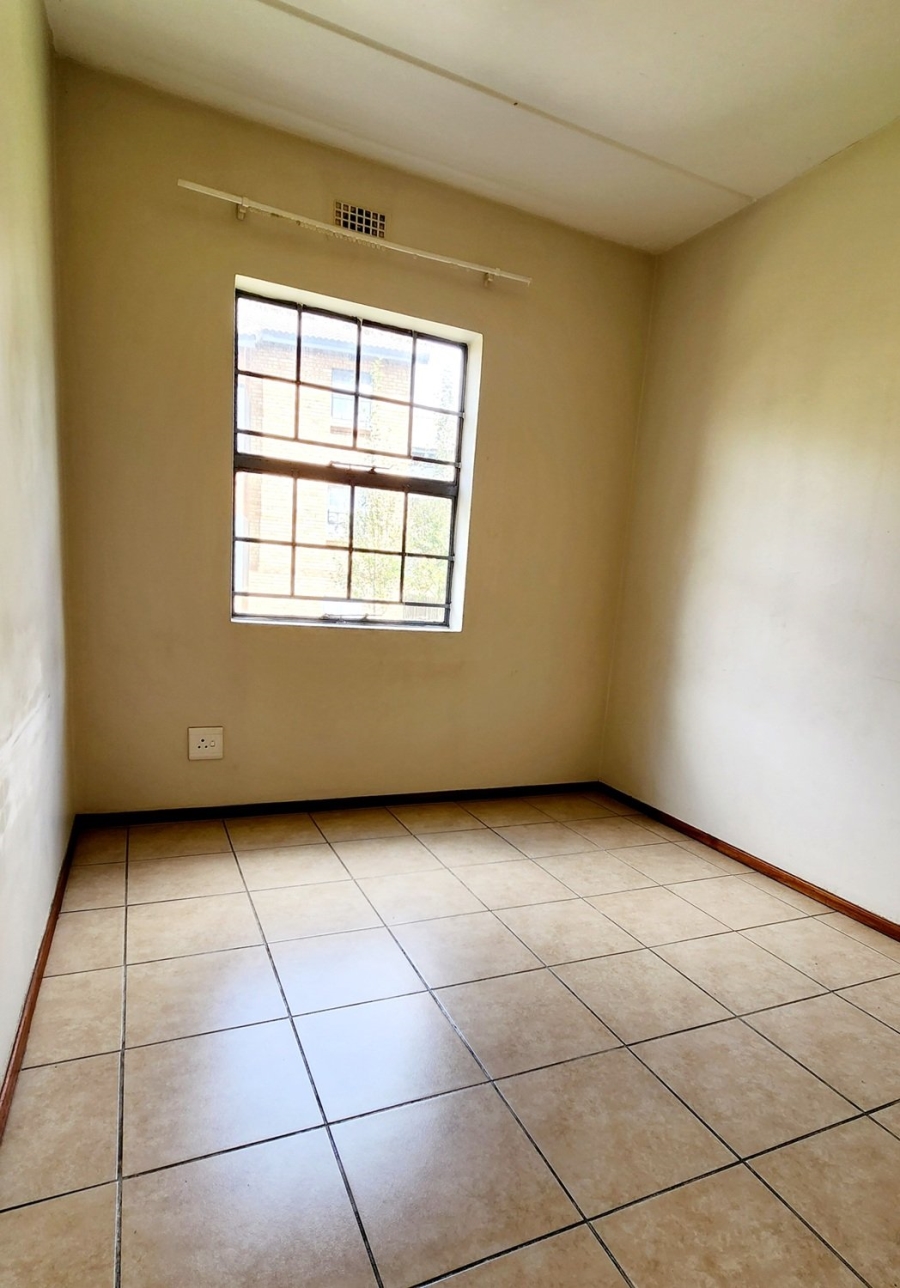 2 Bedroom Property for Sale in Noordwyk Gauteng