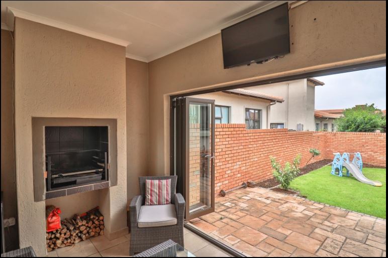 3 Bedroom Property for Sale in Noordwyk Gauteng
