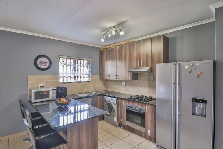 3 Bedroom Property for Sale in Noordwyk Gauteng