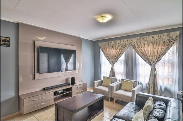 3 Bedroom Property for Sale in Noordwyk Gauteng