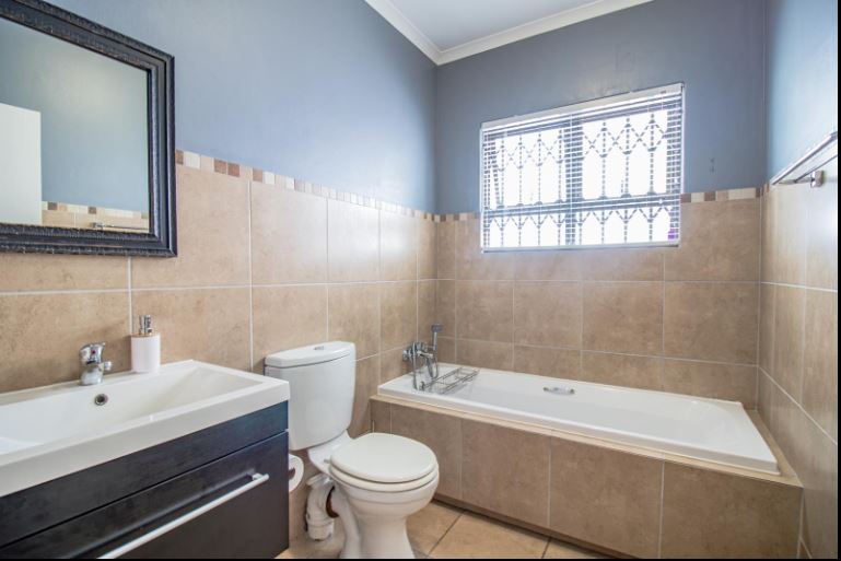 3 Bedroom Property for Sale in Noordwyk Gauteng