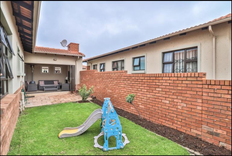 3 Bedroom Property for Sale in Noordwyk Gauteng