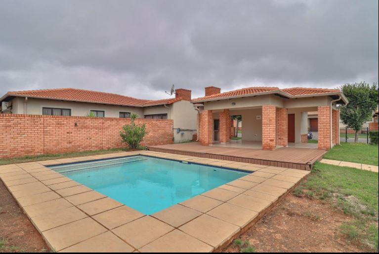 3 Bedroom Property for Sale in Noordwyk Gauteng