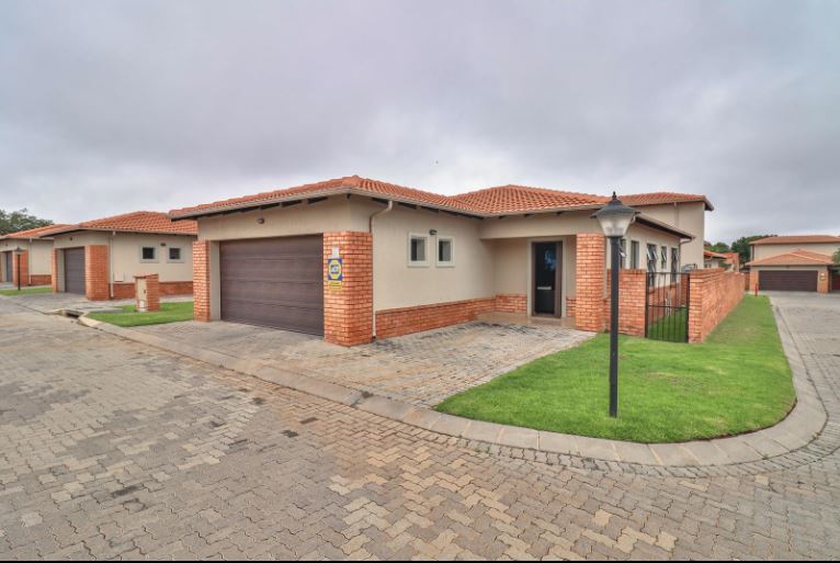 3 Bedroom Property for Sale in Noordwyk Gauteng