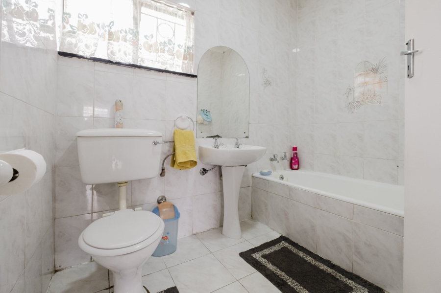 3 Bedroom Property for Sale in Roseacre Gauteng