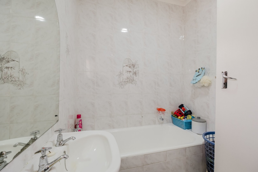 3 Bedroom Property for Sale in Roseacre Gauteng