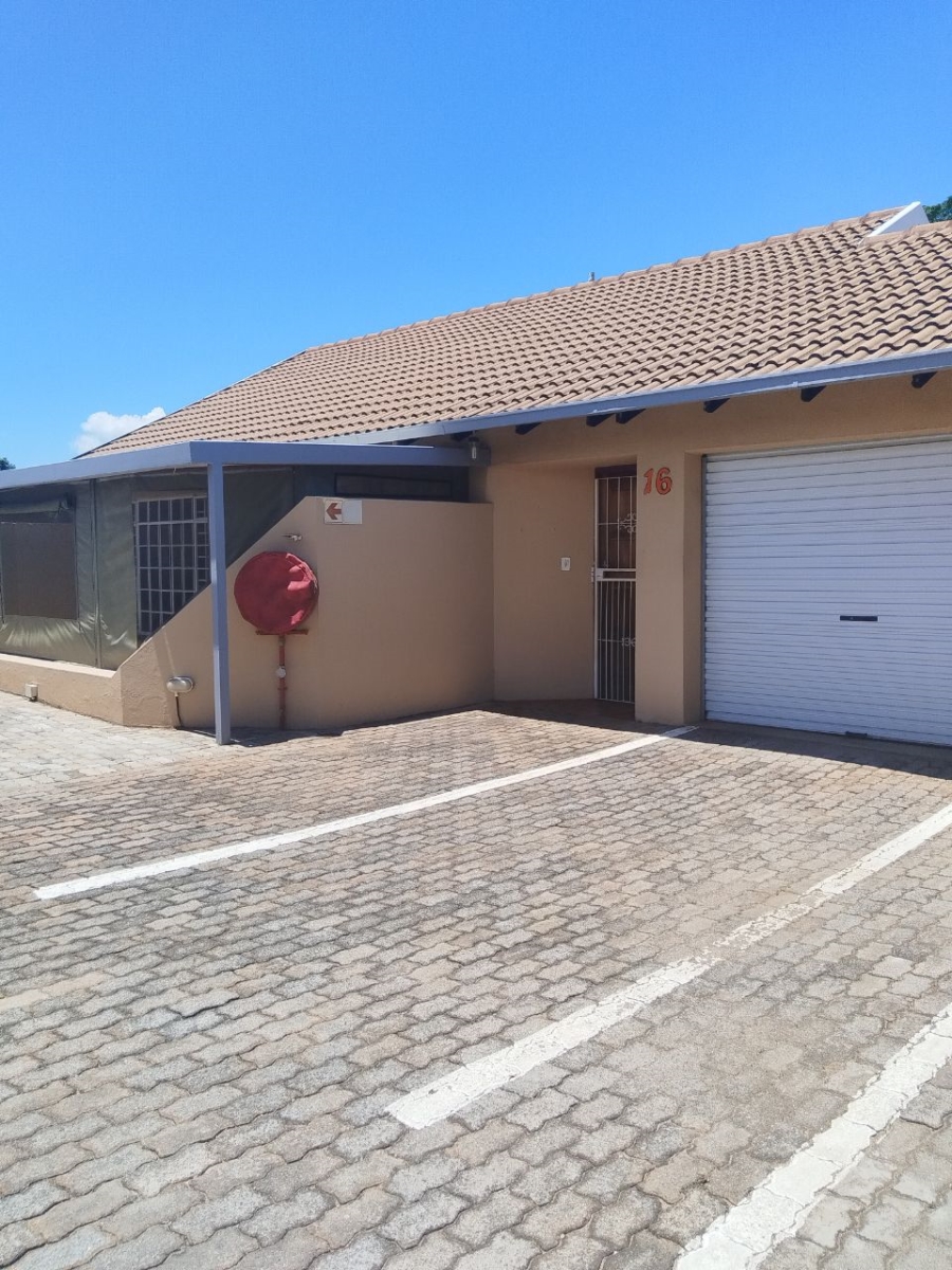 2 Bedroom Property for Sale in Die Hoewes Gauteng