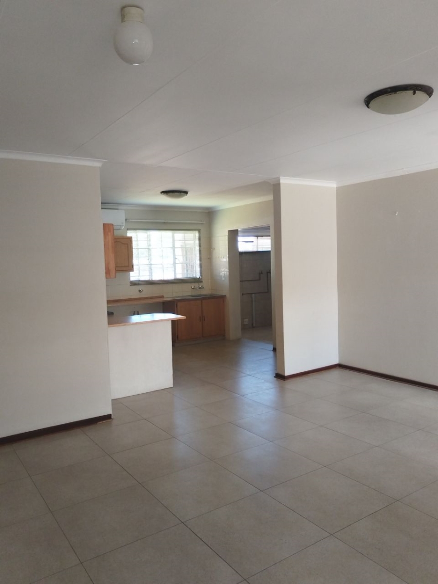 2 Bedroom Property for Sale in Die Hoewes Gauteng