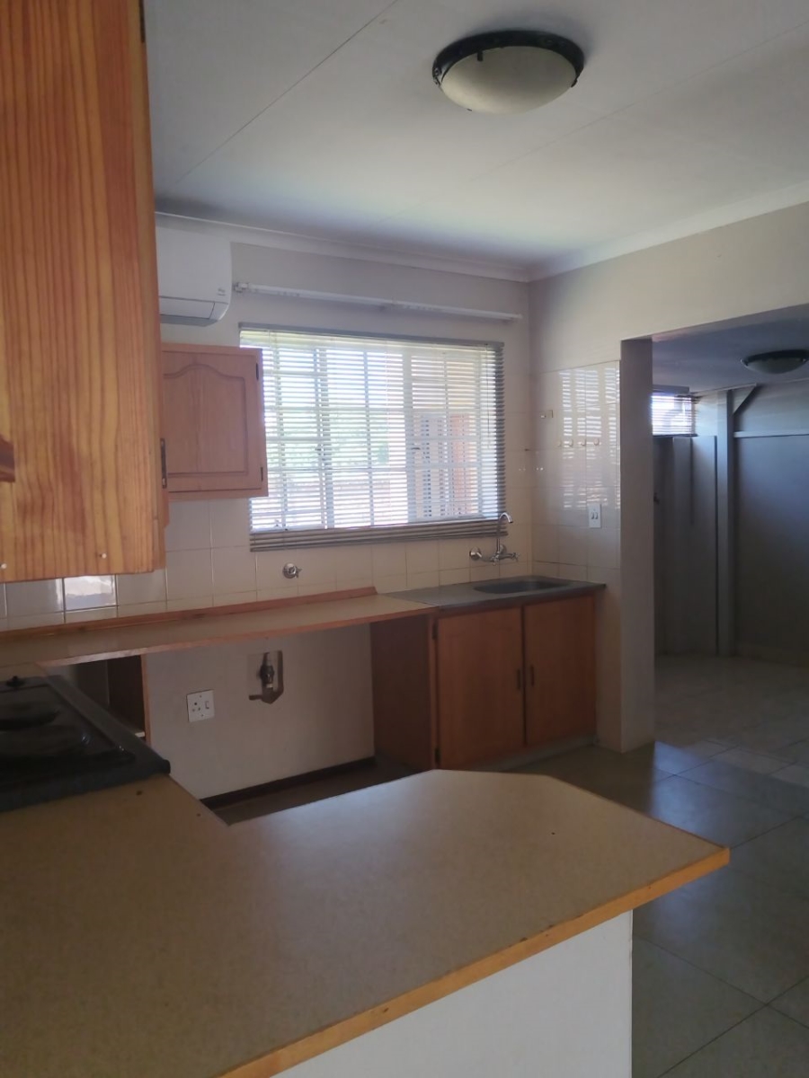 2 Bedroom Property for Sale in Die Hoewes Gauteng