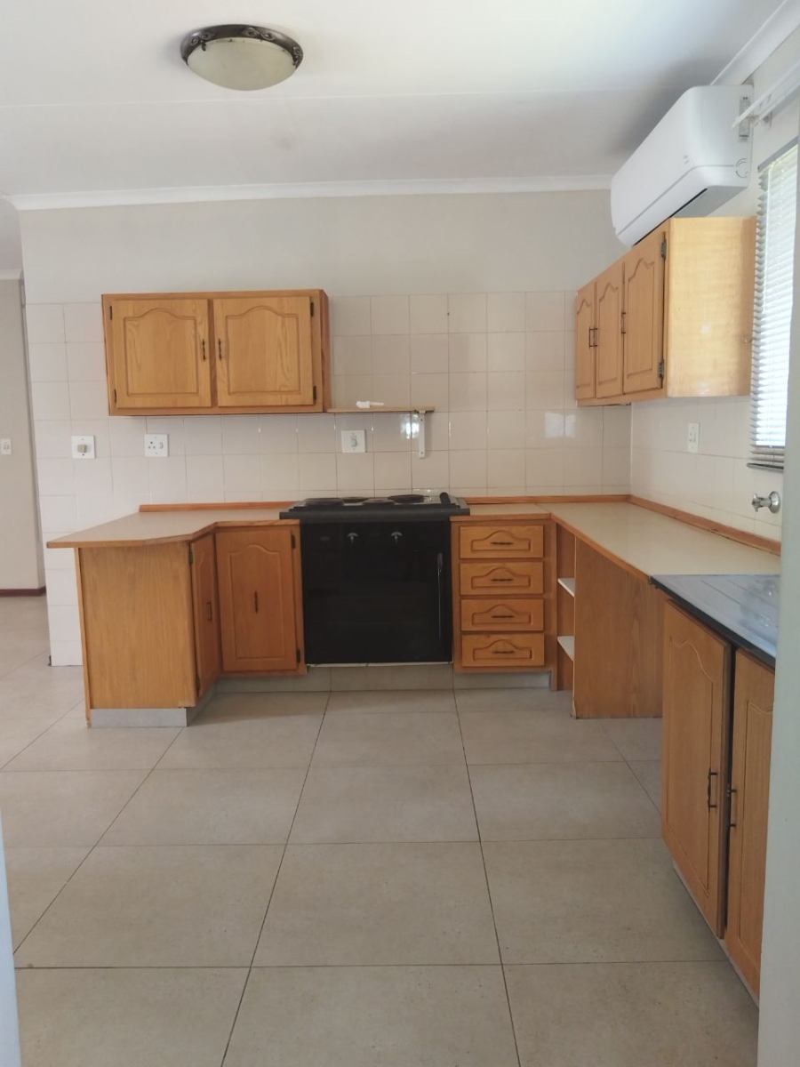 2 Bedroom Property for Sale in Die Hoewes Gauteng