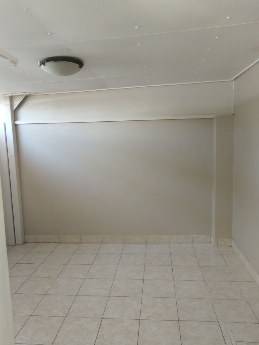 2 Bedroom Property for Sale in Die Hoewes Gauteng