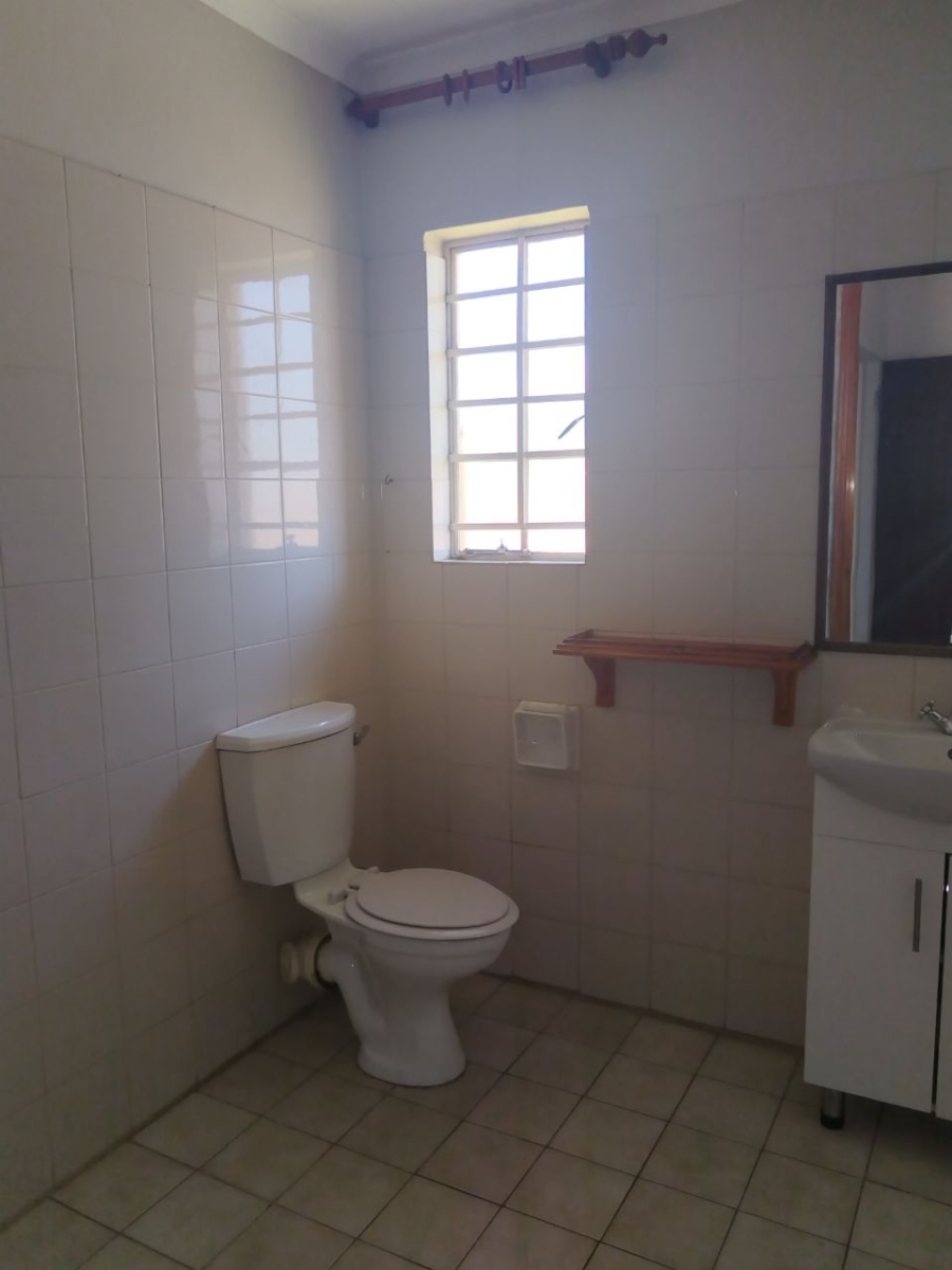 2 Bedroom Property for Sale in Die Hoewes Gauteng