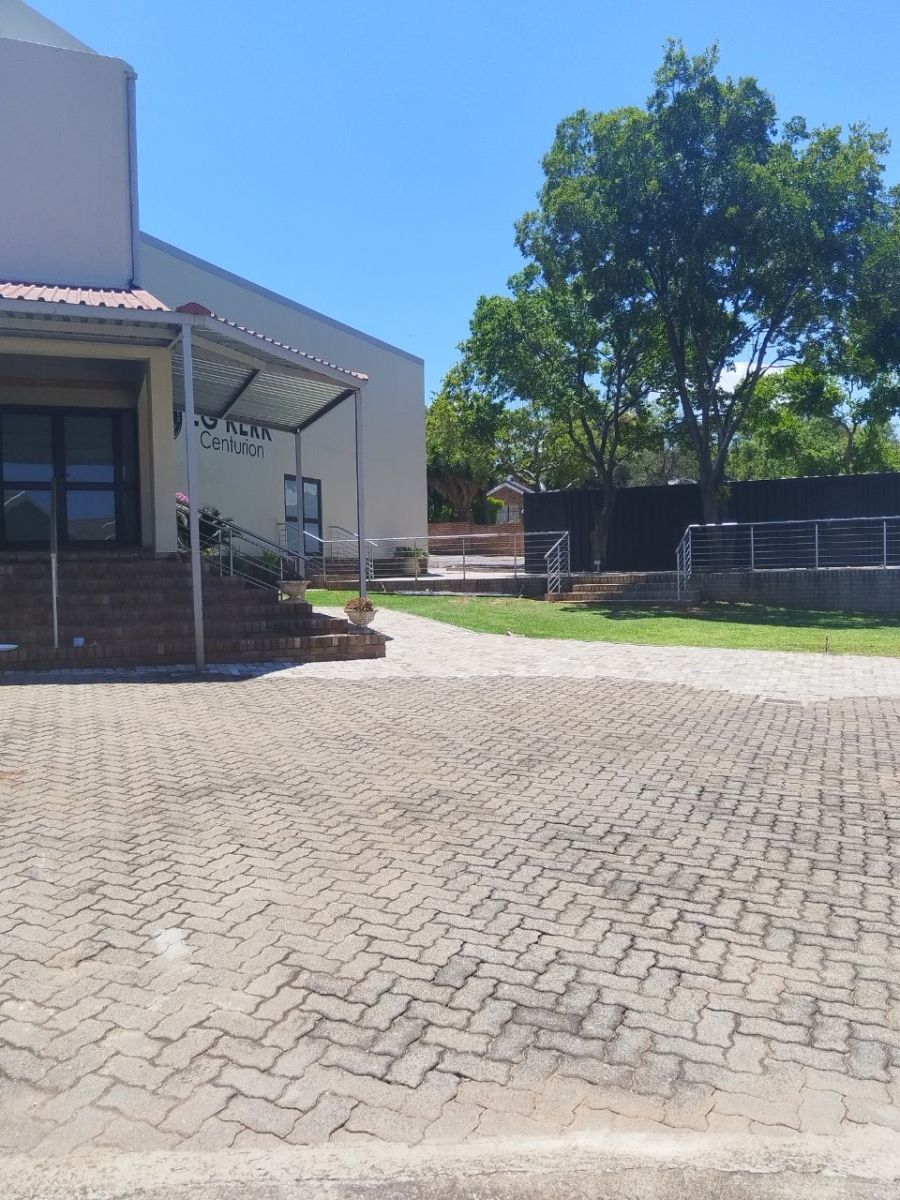 2 Bedroom Property for Sale in Die Hoewes Gauteng