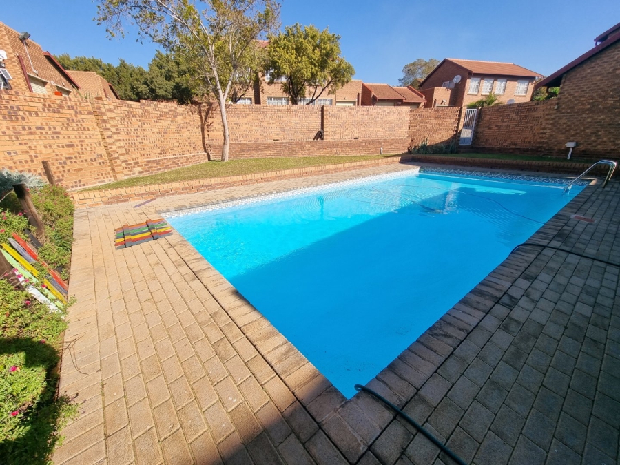2 Bedroom Property for Sale in The Reeds Gauteng